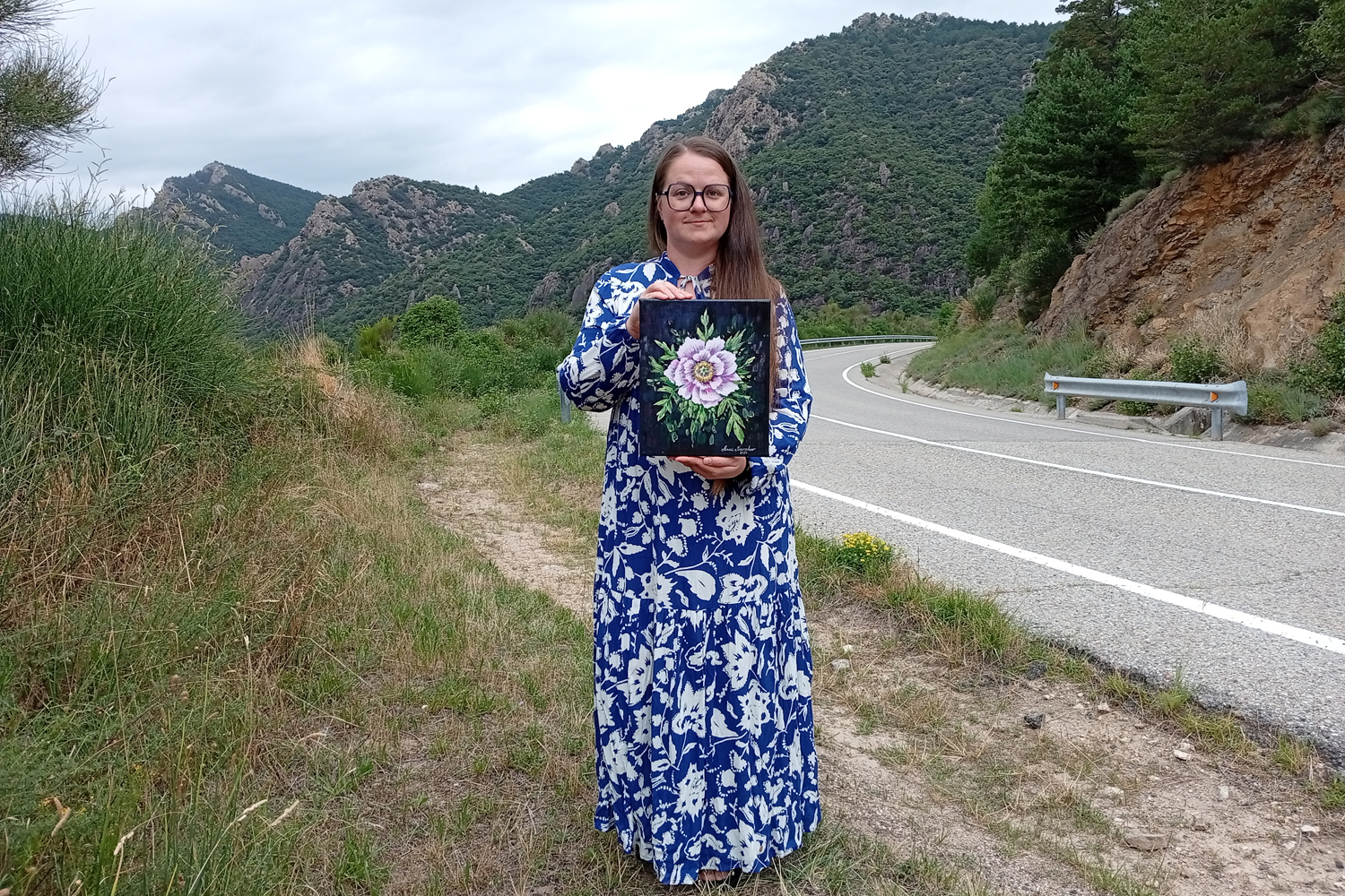 Pivoine violette — dans les mains de l’artiste