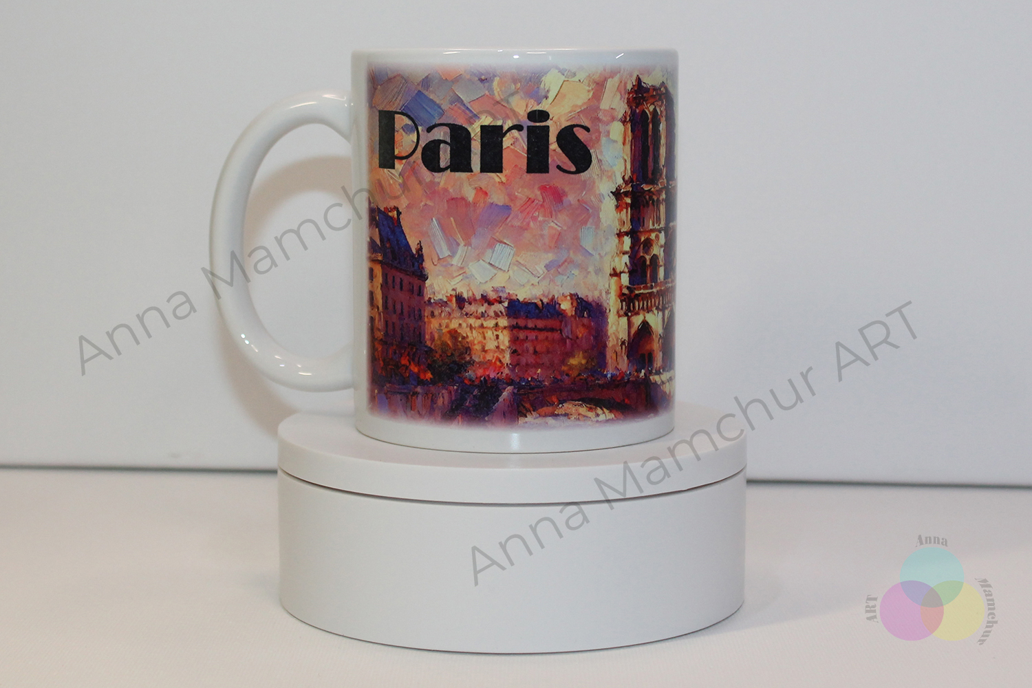 Tasse mit Notre-Dame — Ansicht von links — 003PAI01M. Originaldesign von Anna Mamchur