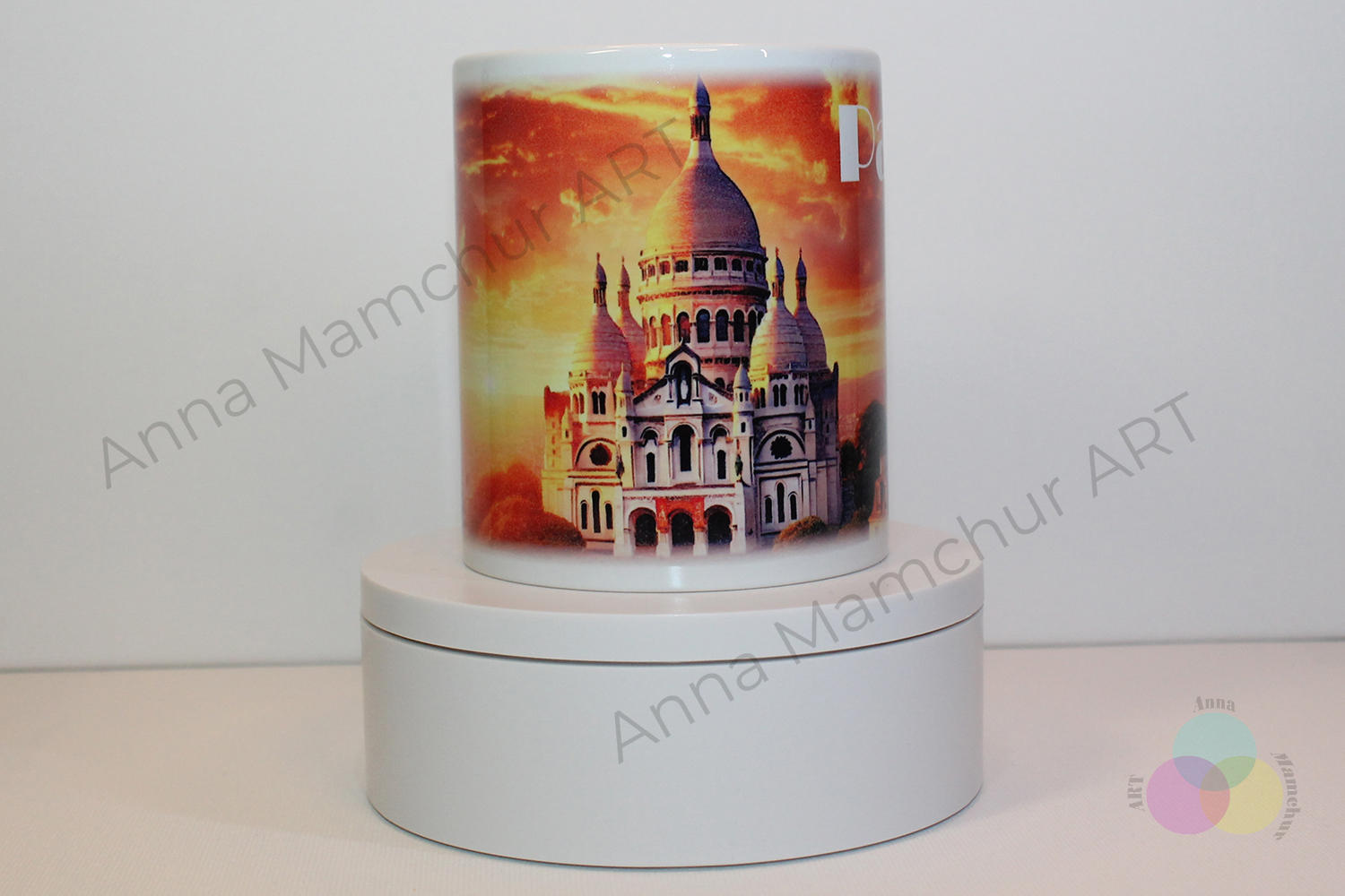 Tazza con Sacré-Cœur — vista da destra — 006PAG01M. Design originale di Anna Mamchur